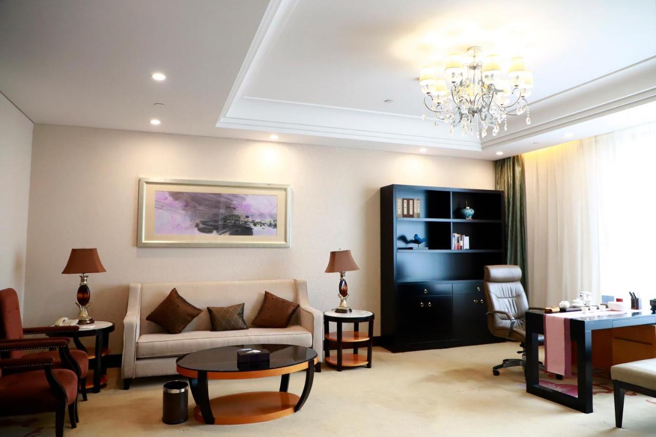 Wyndham Xinyang Downtown Otel Dış mekan fotoğraf