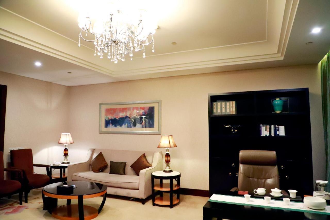 Wyndham Xinyang Downtown Otel Dış mekan fotoğraf